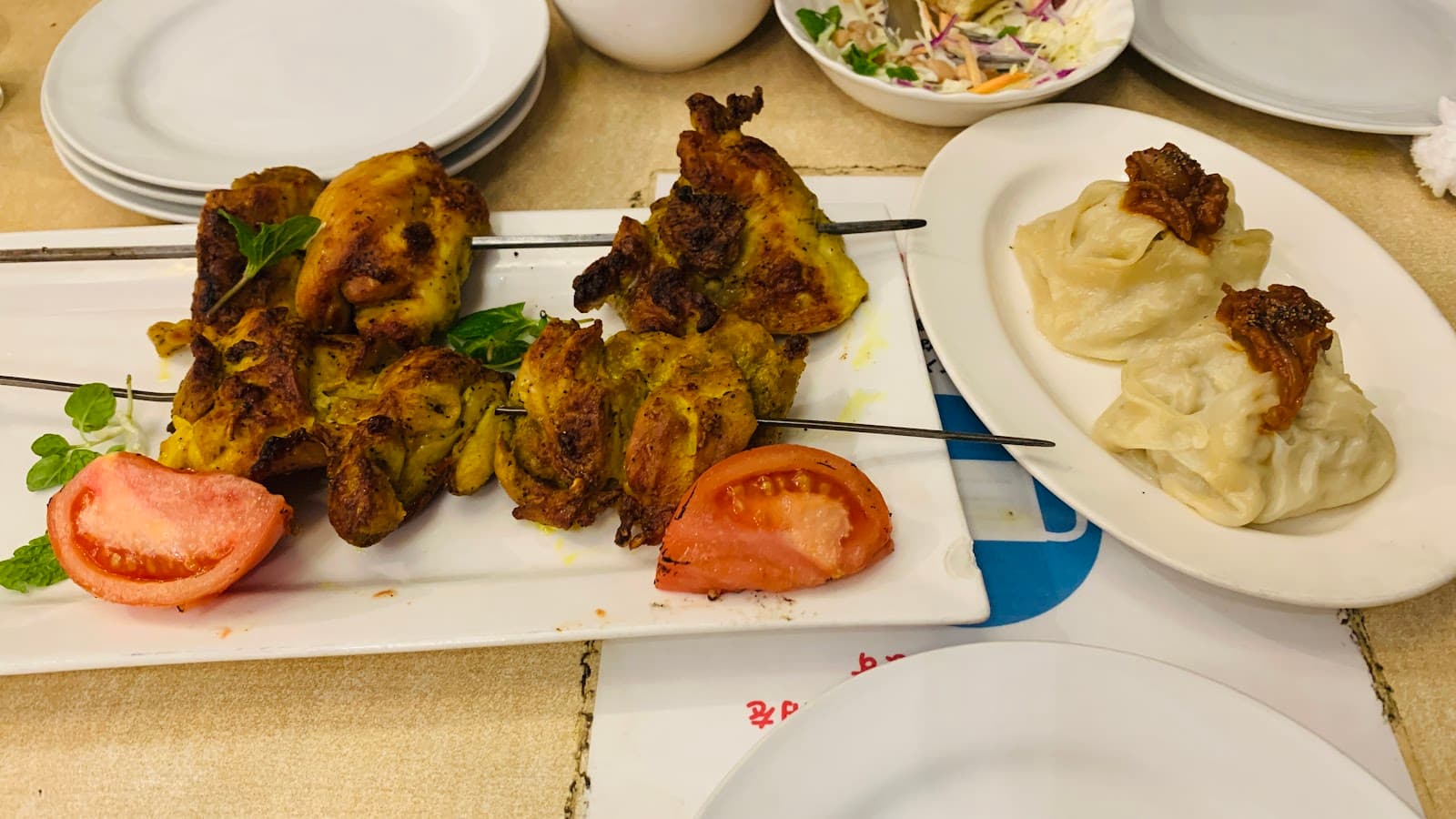 Lampu Berwarna-warni di Restoran HALAL "ZAKURO" di Nippori - 1