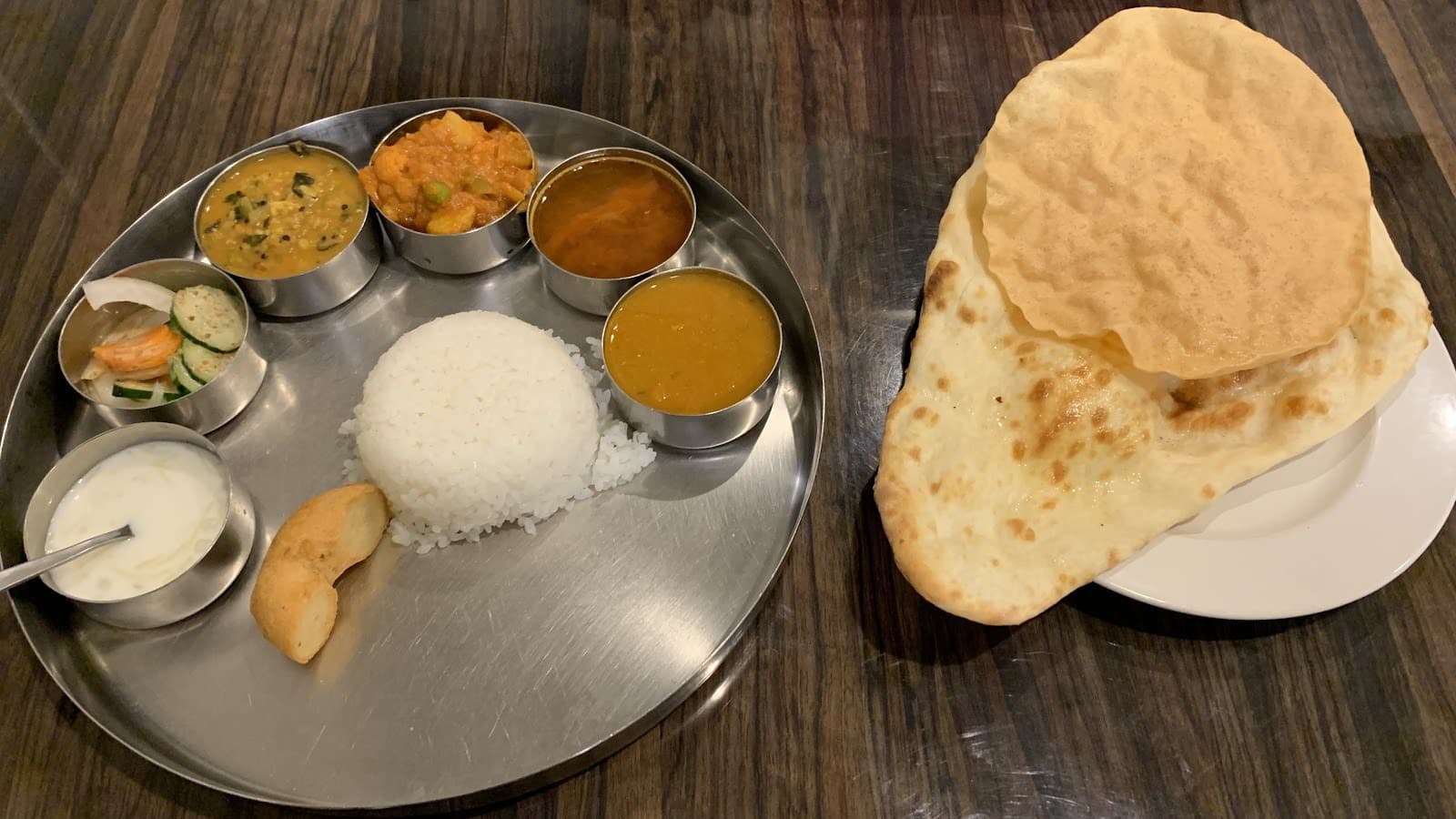 Thali India Selatan yang berpatutan hanya 850 Yen di Okachimachi!