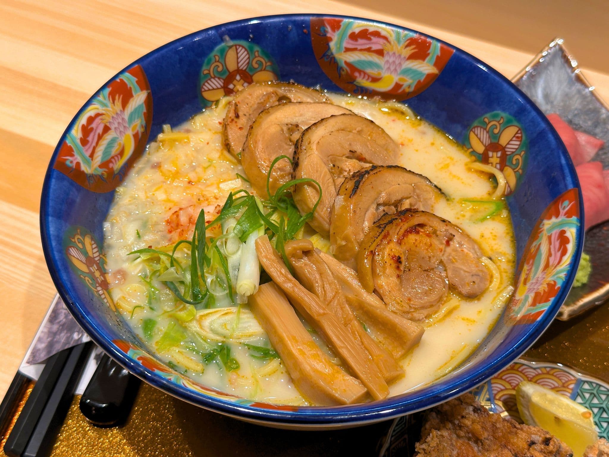 Cita Rasa Kemewahan Kyoto: Menikmati Ramen Wagyu Halal Otentik di Gion