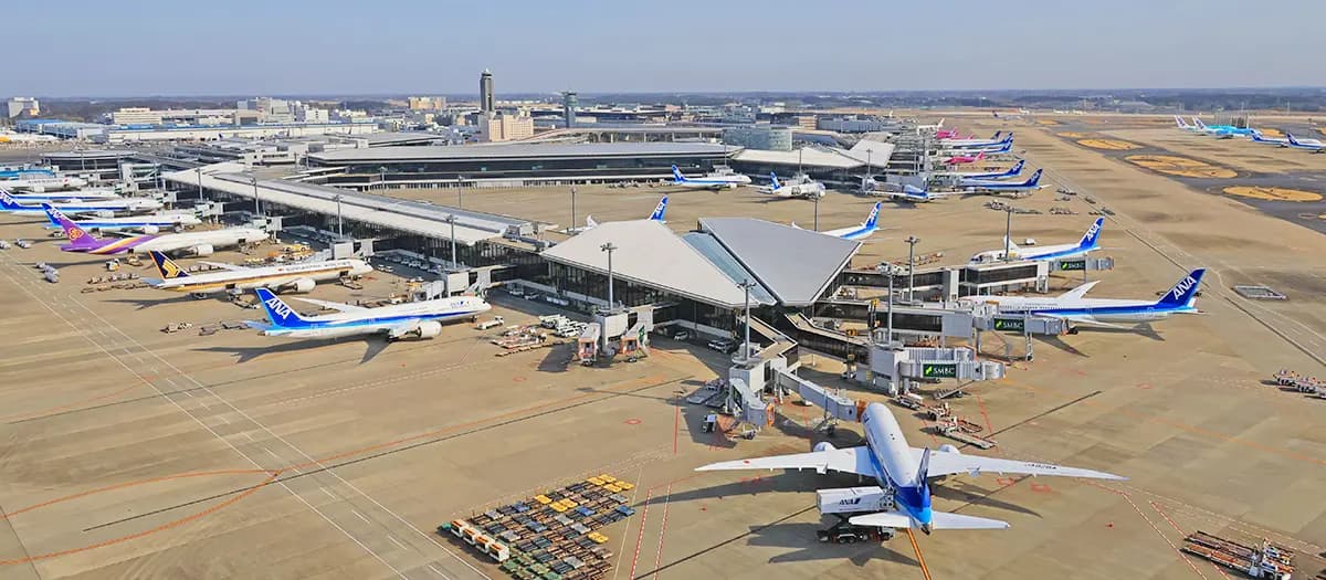空港ターミナル外観