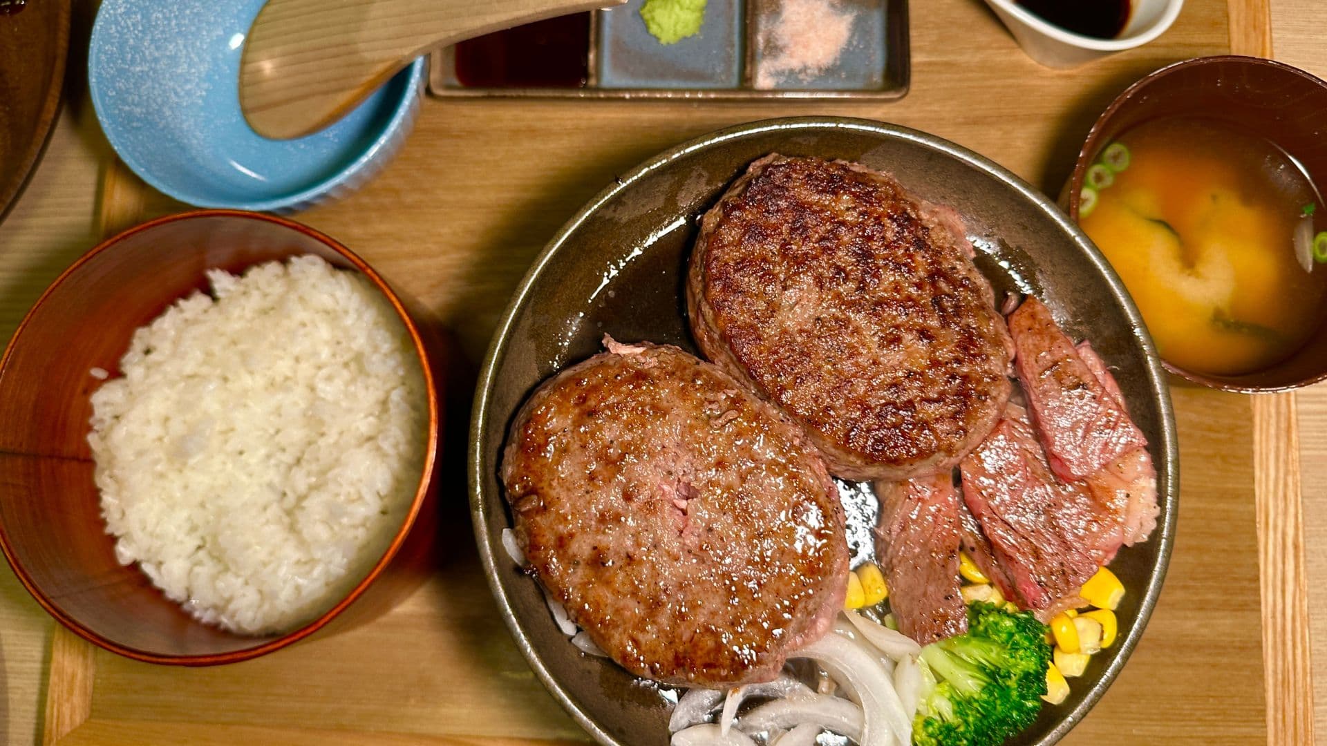 とろけるハンバーグ ふくよし 浅草蔵前